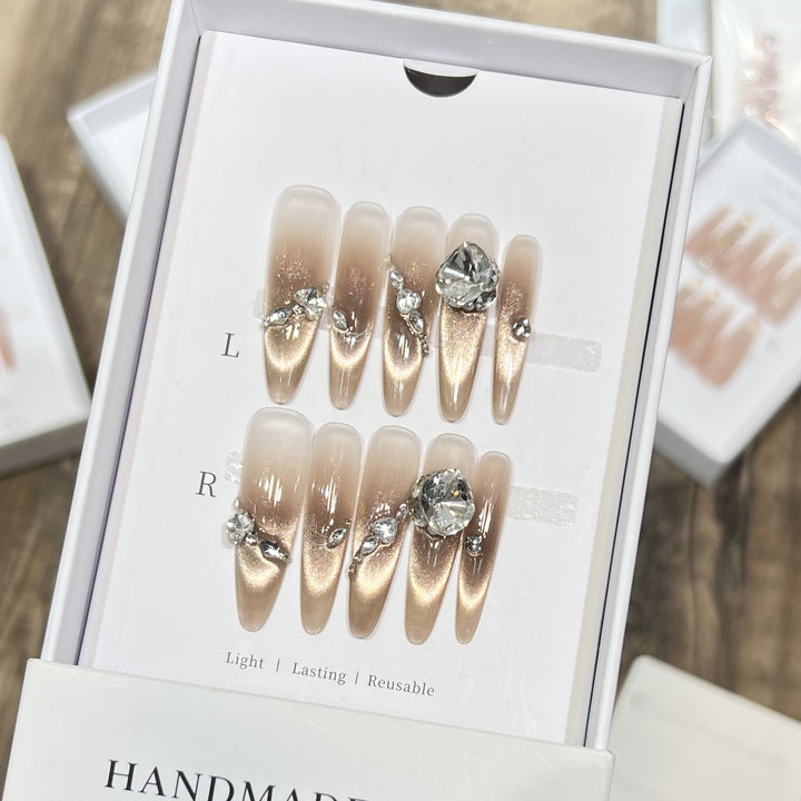 Luxuriöse dekorative Press-On-Nagelspitzen