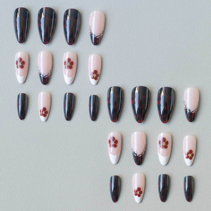 Elegantes florales Nageldesign-Set