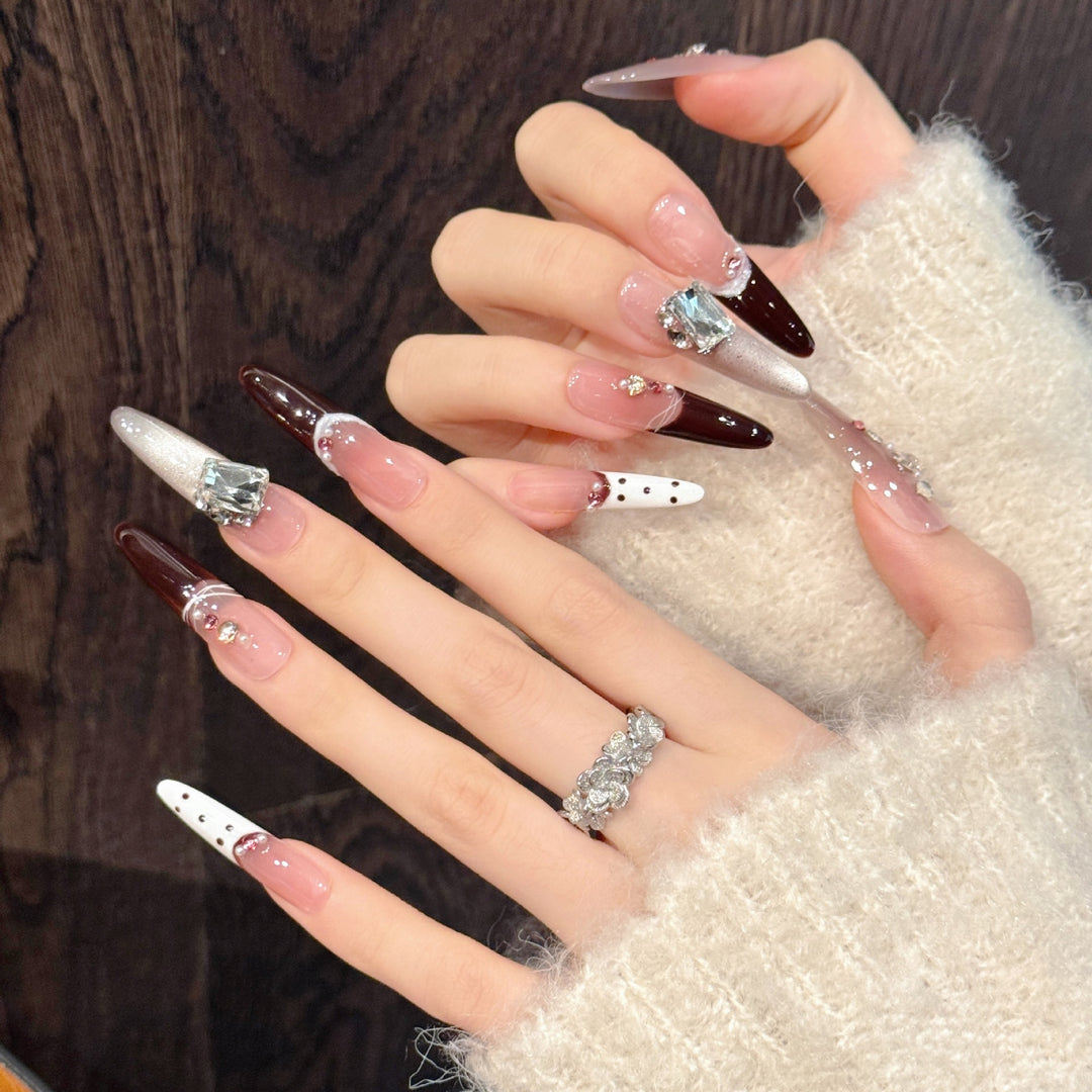 Glamourös Stiletto Press-On Nägel Set mit Kristallakzenten