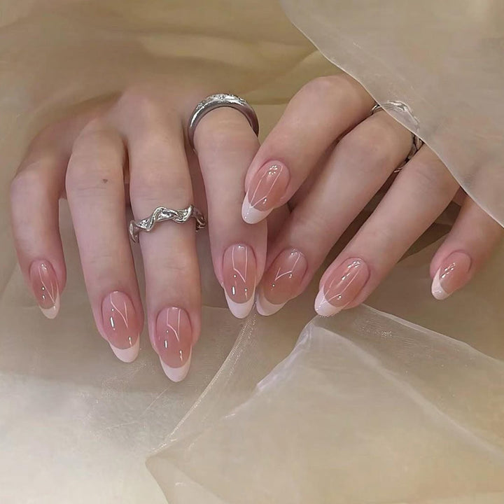 Elegante French Tip Aufklebenägel Karnz 1789388962