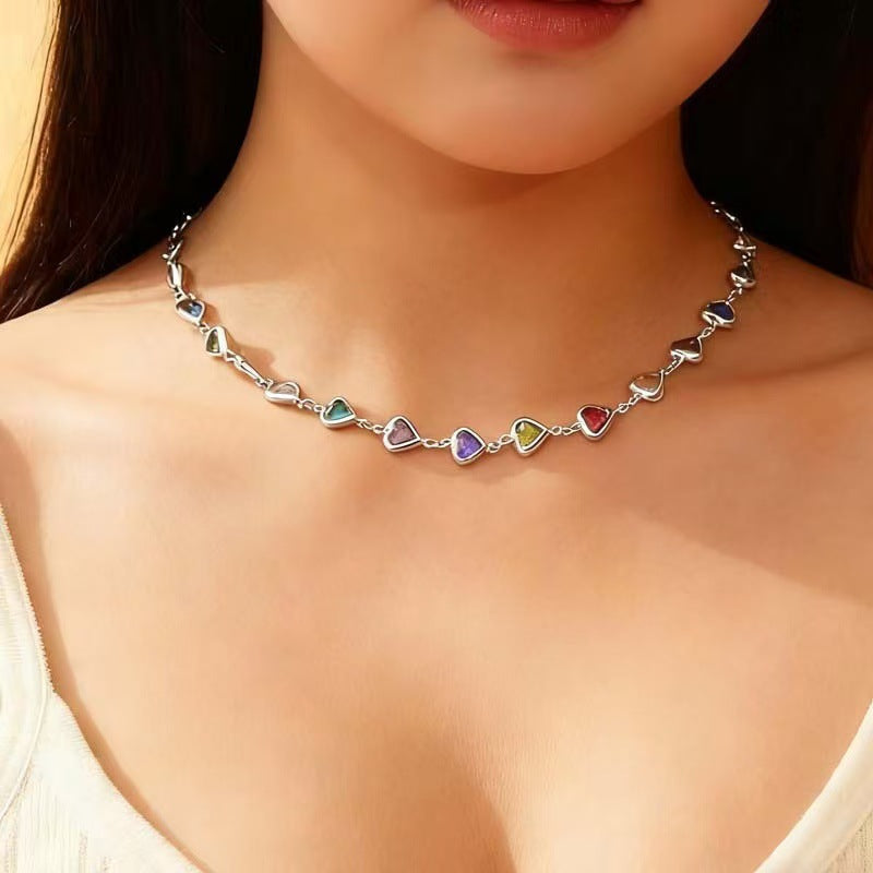 Herzförmiger Edelstein Charm-Armband Karnz