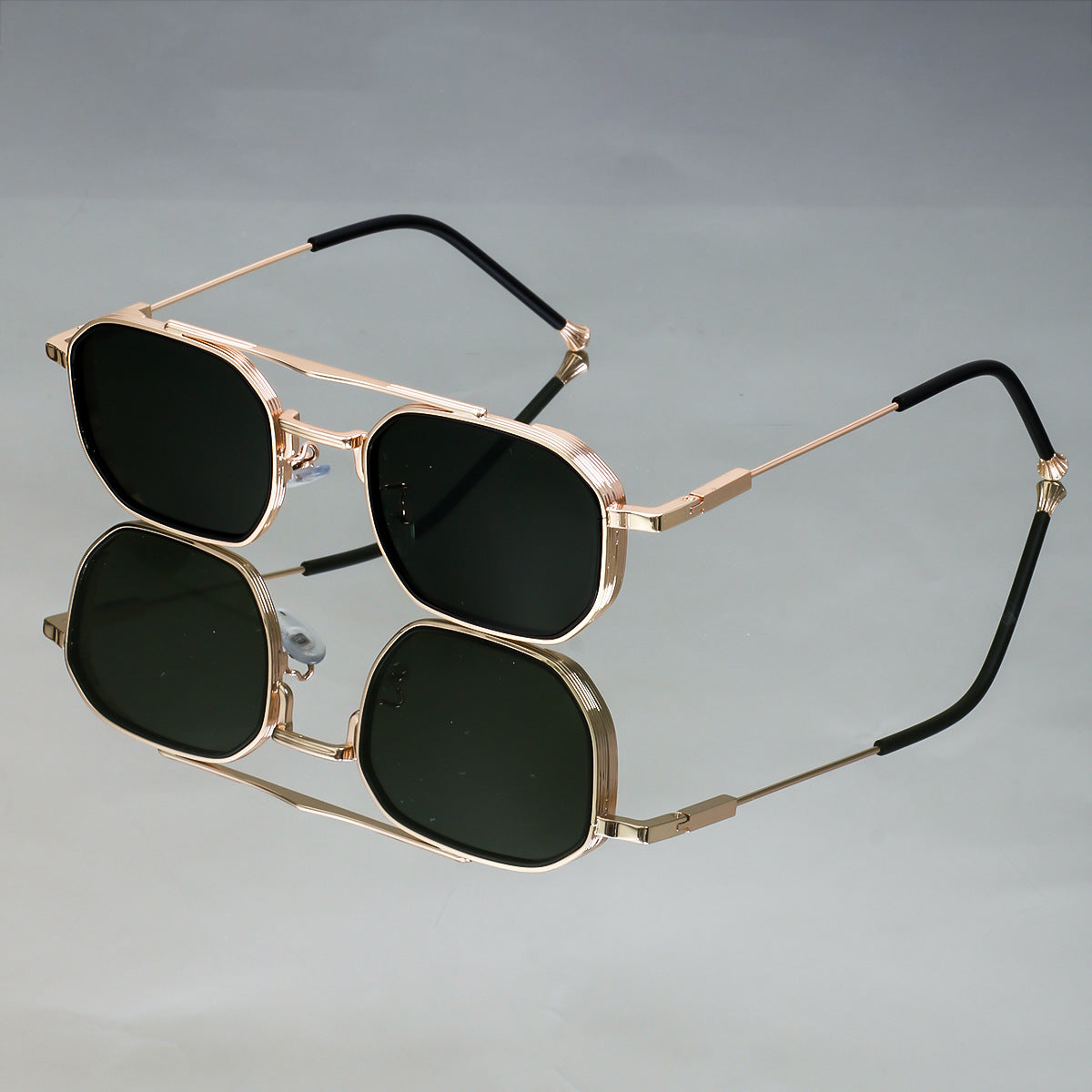 Damen Designer Sonnenbrille mit elegantem metallischen Rahmen Karnz