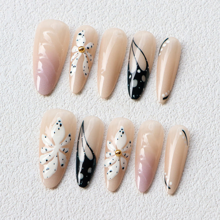 Künstlerisches Floral Nageldesign Set