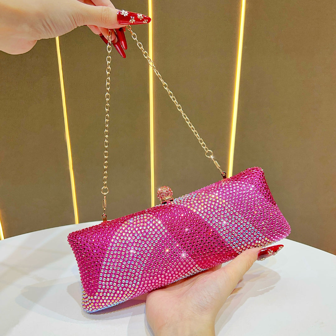 Glamouröse mit Strass besetzte Clutch