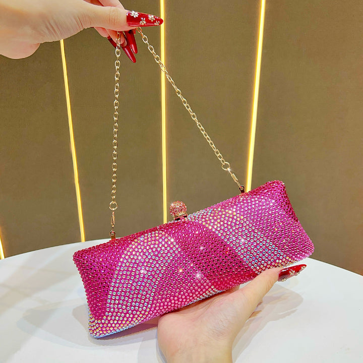 Glamouröse mit Strass besetzte Clutch