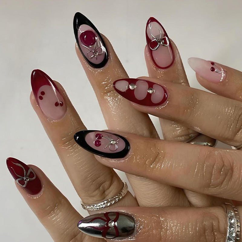Kunstnagelset mit einzigartigen Designs Karnz