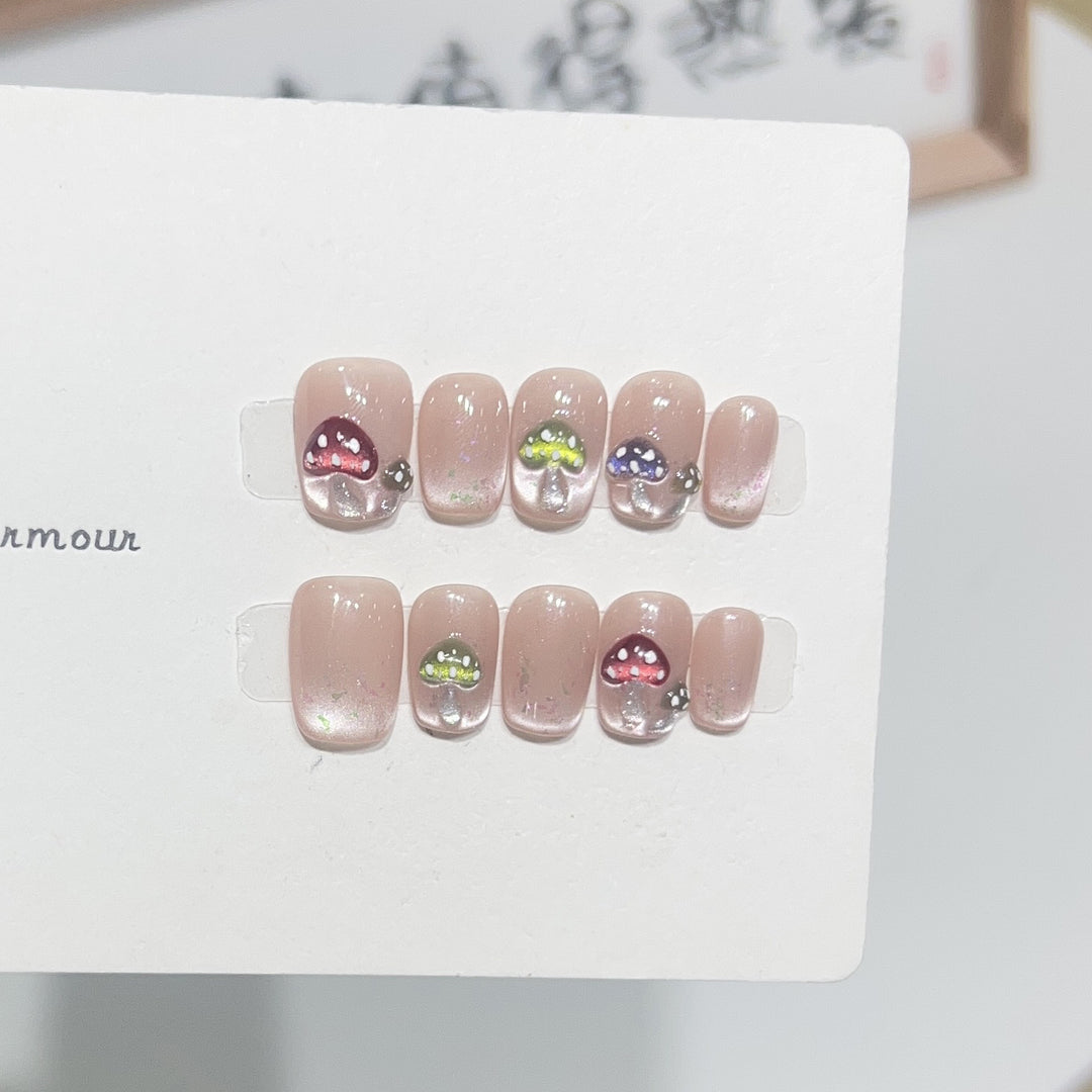 Künstlerisches Press-On Nagelset mit verspielten Pilzdesigns Karnz