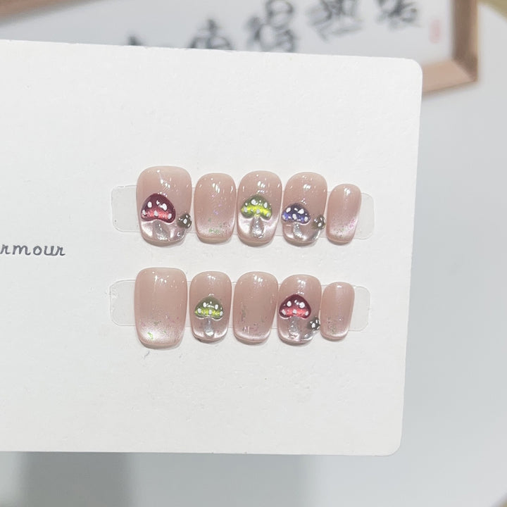 Künstlerisches Press-On Nagelset mit verspielten Pilzdesigns Karnz