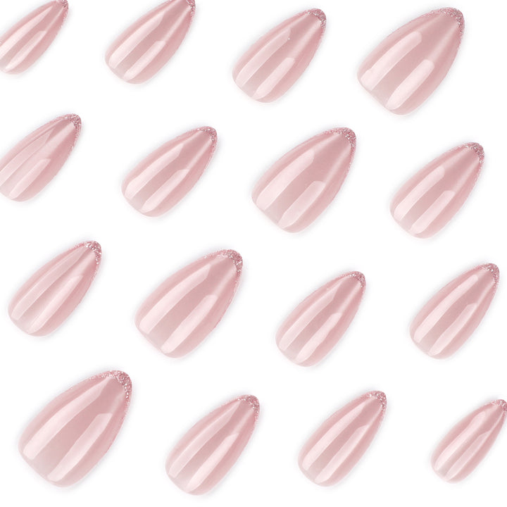 Kunstvolle Stiletto-Nägel mit elegantem Ombre-Muster Karnz