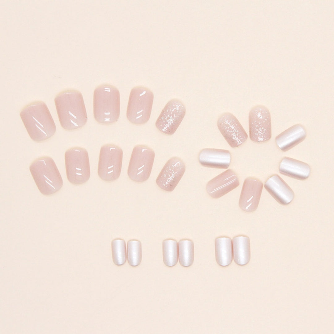 Eleganter Glänzender Press-On-Nagelset Karnz