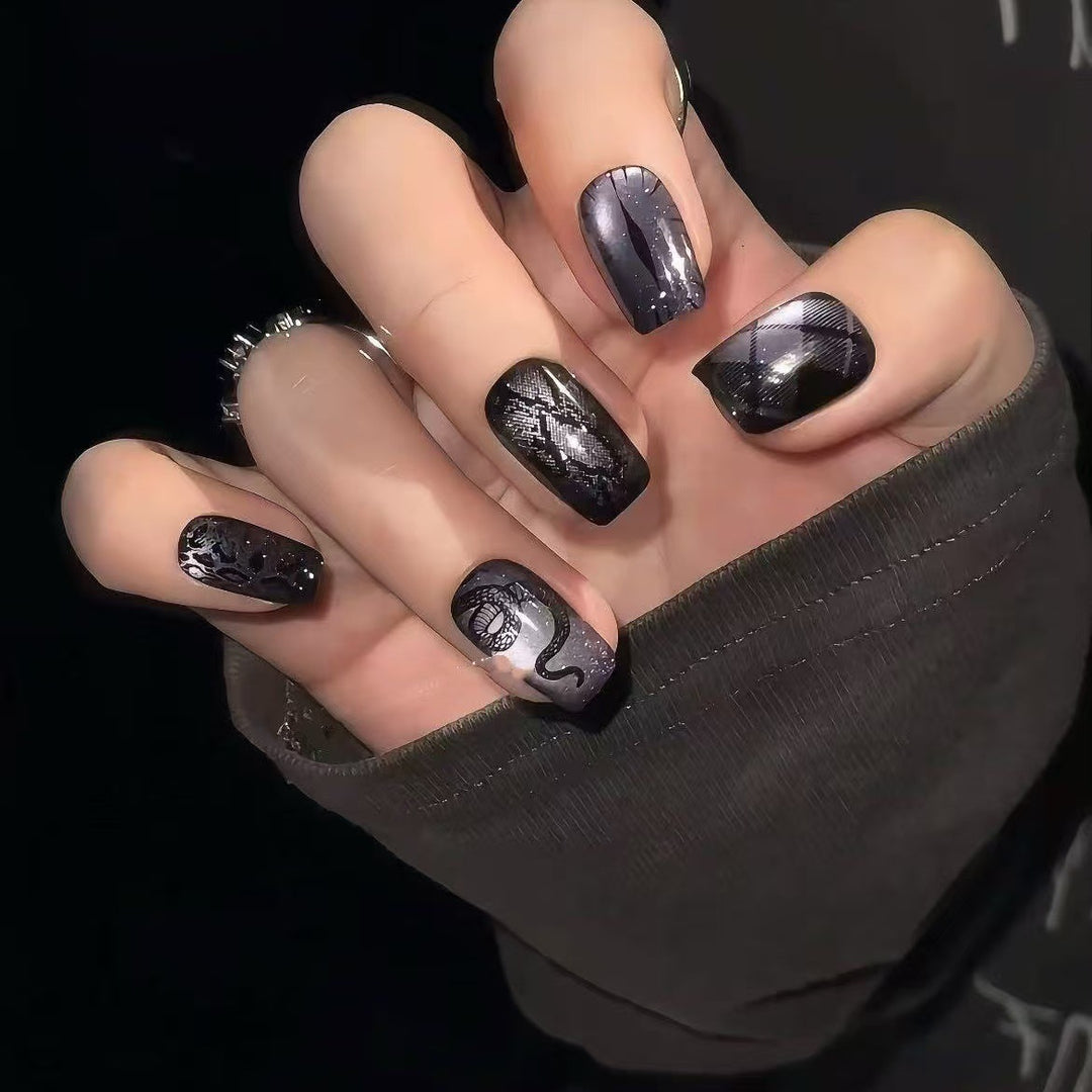 Verspielte Charakter-Nagelkunst-Kollektion Karnz