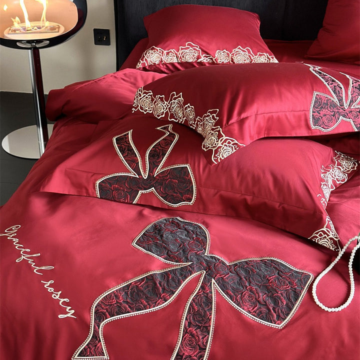 Luxuriöses Satin-Bettwäsche-Set mit gesticktem Rosen- und Schleifenmotiv