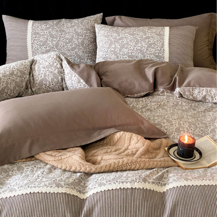 Umkehrbare Paisley-Baumwollsatin-Bettbezug-Sets mit Spitzenbesatz