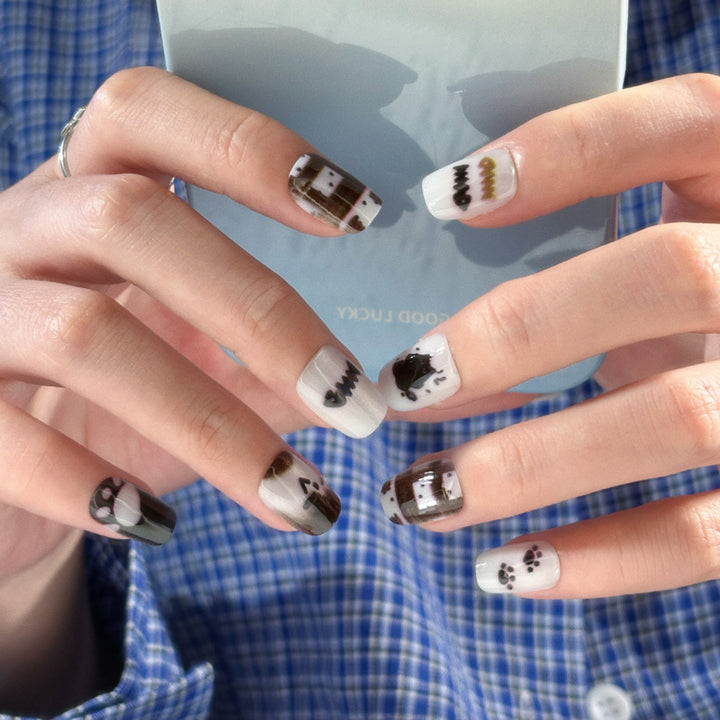 Künstlerisches florales detailliertes Press-On-Nagelset Karnz