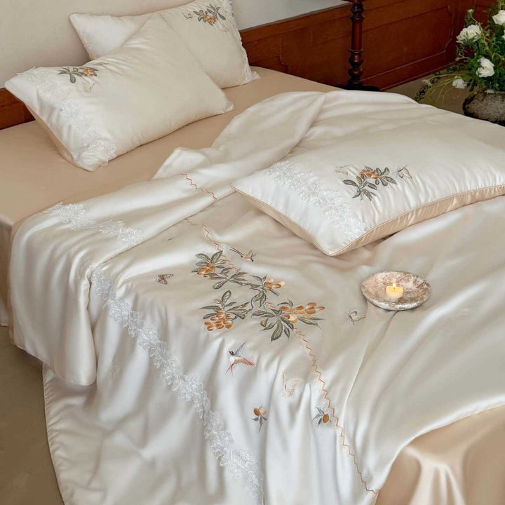 Bestickte Satin-Bettwäschegarnitur mit floraler Orangen- und Vogelstickerei