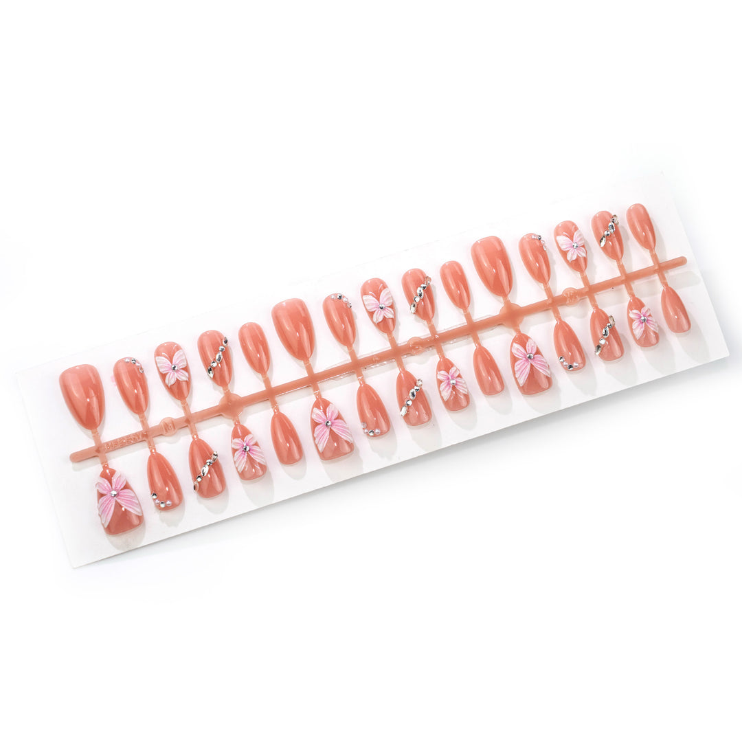 Elegante Schmetterlings-verzierte Press-On Nagelkunst Karnz