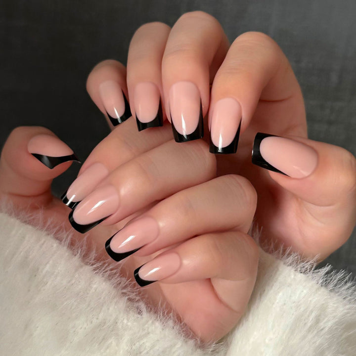 Elegante Französische Tipp Nagelverlängerungen Karnz