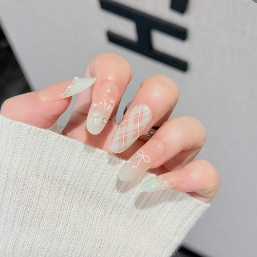 Dekoratives Press-On Nagelkunst Set Karnz