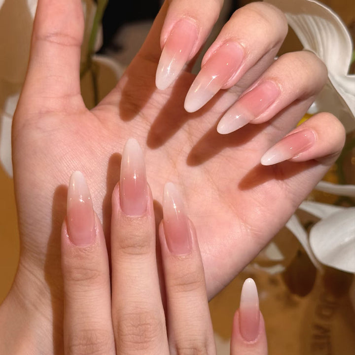 Elegante Stiletto Press-On Nägel mit Ombre-Finish Karnz