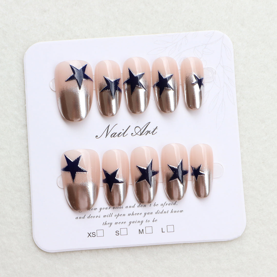 Stylische Press-On Nagelkunst Karnz
