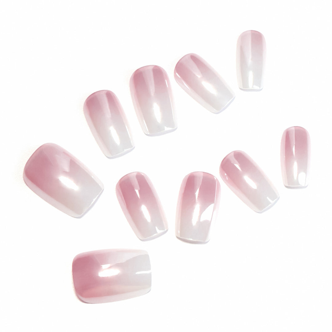 Künstliche Nagelverlängerungen im eleganten Ombre-Design Karnz