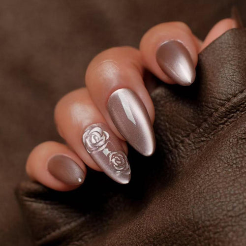 Kunstvolle Rosen-Nagelkunst mit Glanz Karnz