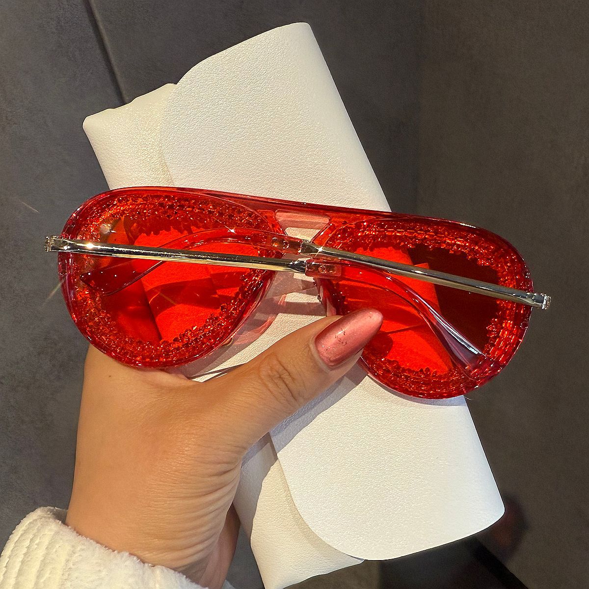 Damen extravagante Herz-Sonnenbrille mit funkelndem Strassrahmen Karnz