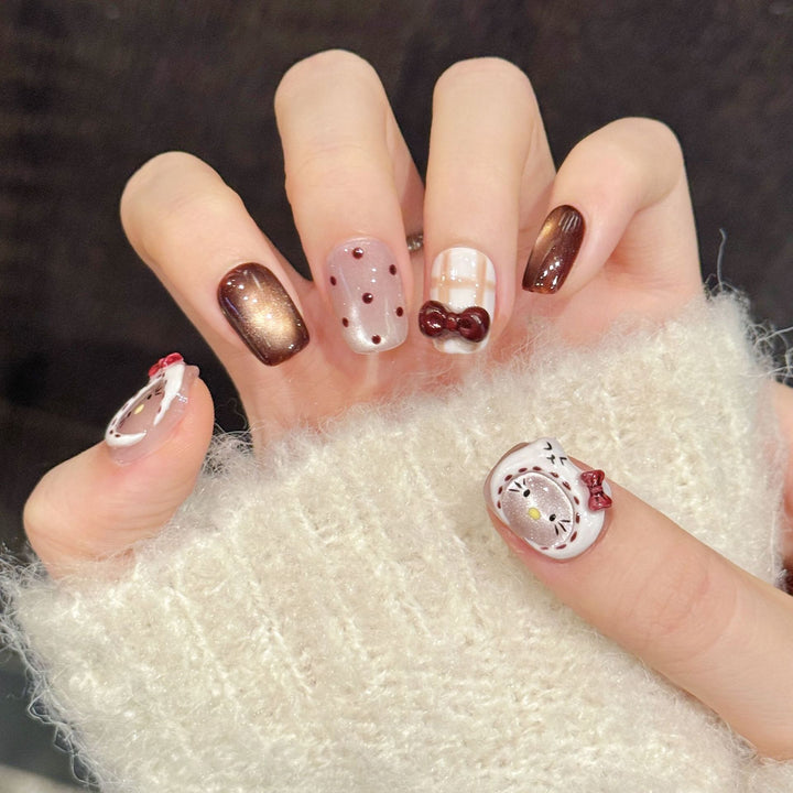 Künstlerisches thematisches Press-On-Nageldesign