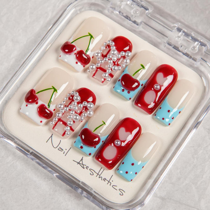 Künstlerisches Press-On-Nagelset mit Kirschdesign