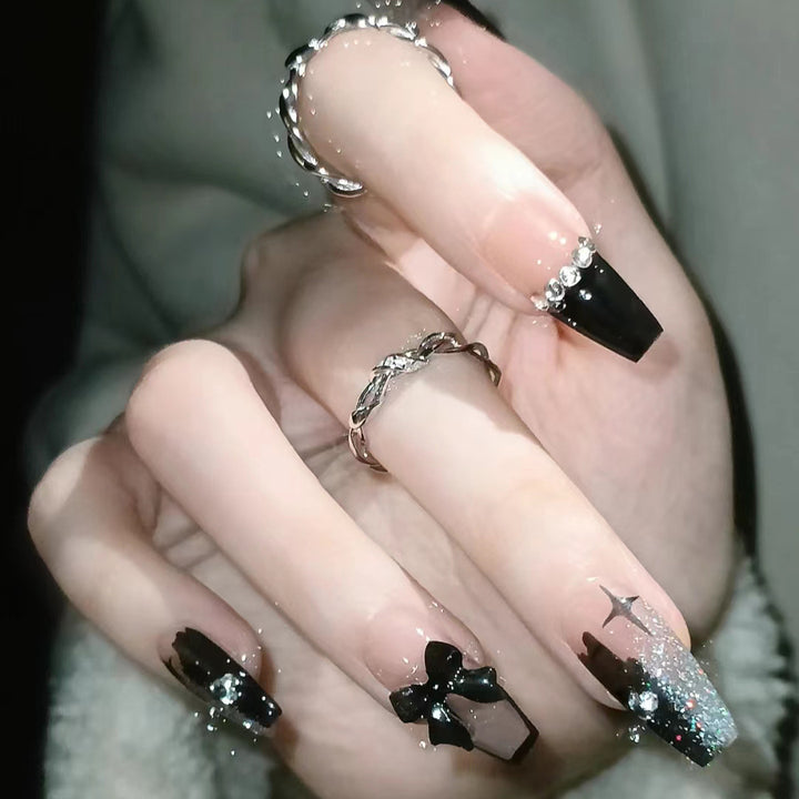 Stylische lange Coffin-Nagelverlängerungen Karnz
