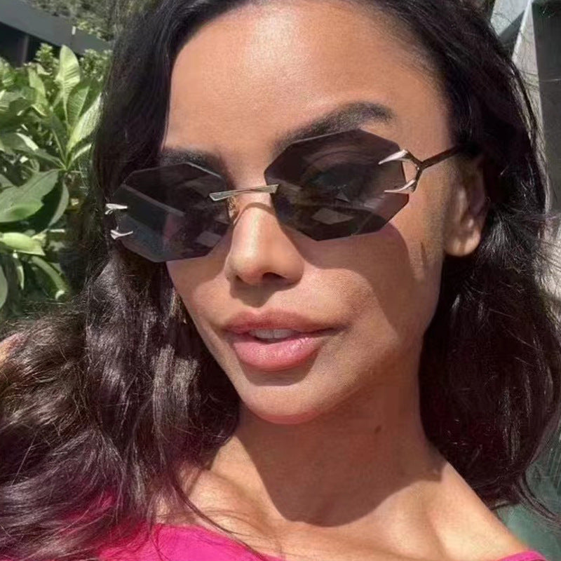 Damen geometrische Sonnenbrille mit modernem Metallrahmen Karnz