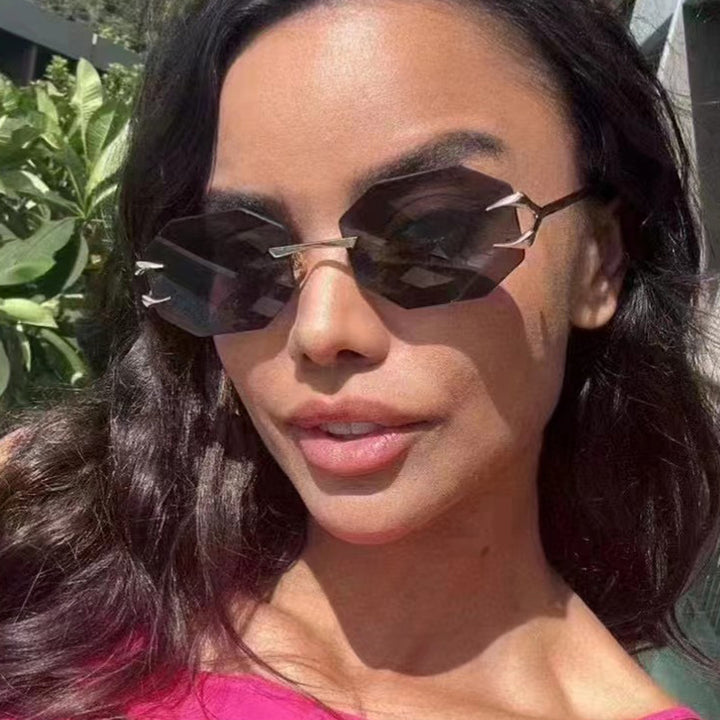 Damen geometrische Sonnenbrille mit modernem Metallrahmen Karnz