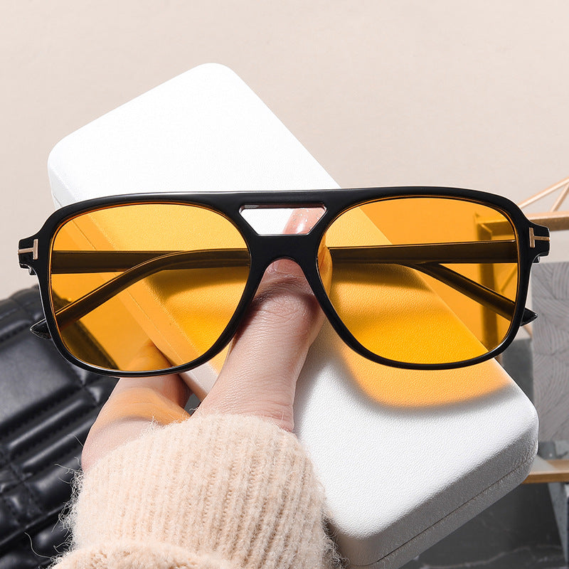 Damen modische Brille mit feinem Rahmen und strengen Konturen Karnz