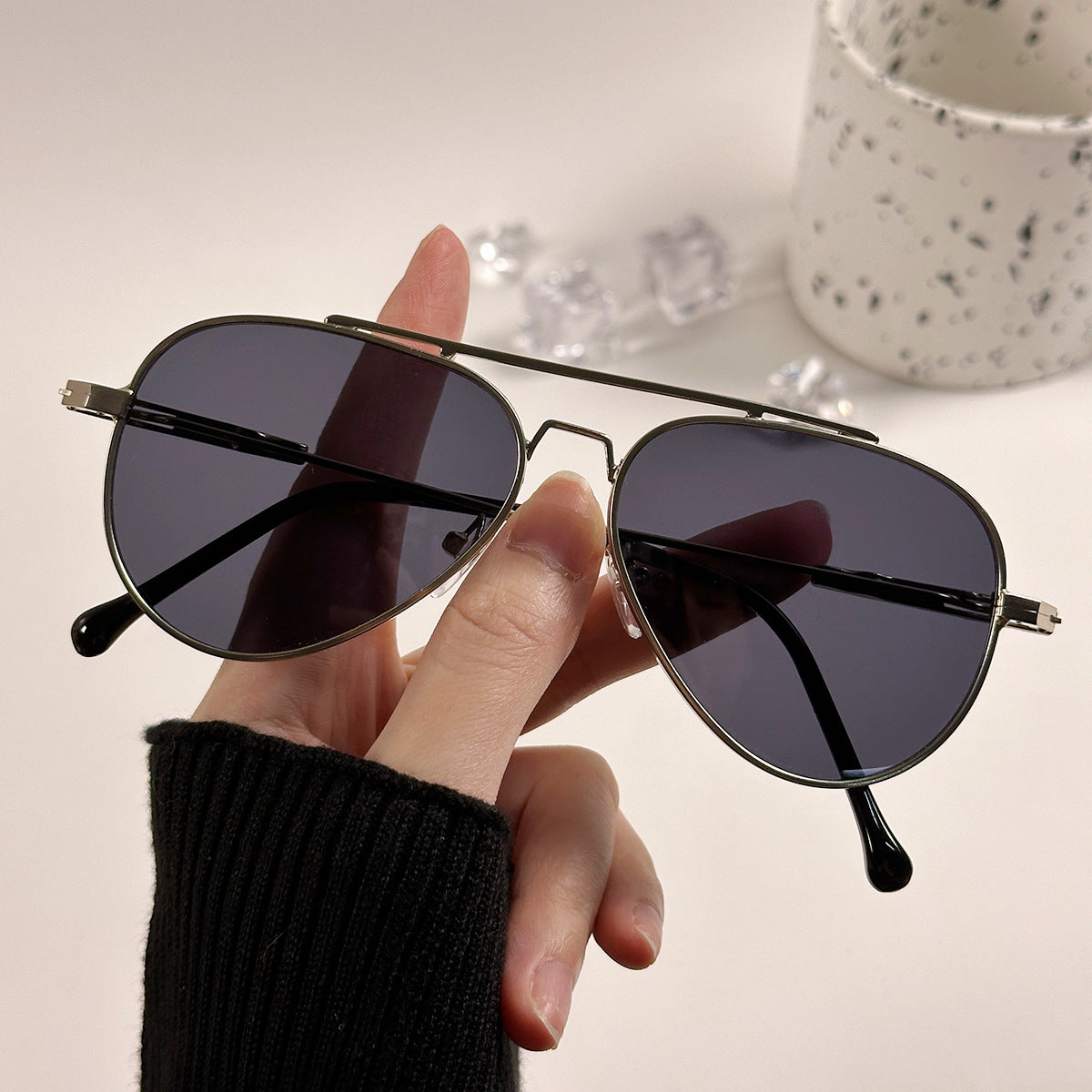 Damen zeitlose Piloten-Sonnenbrille mit hochwertigem Rahmen Karnz