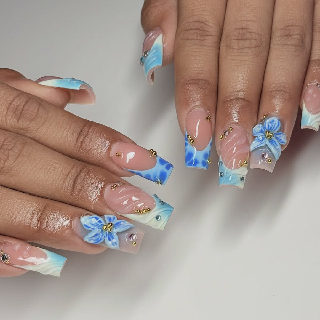 Künstlerische florale Acryl-Nail-Art-Verlängerungen Karnz