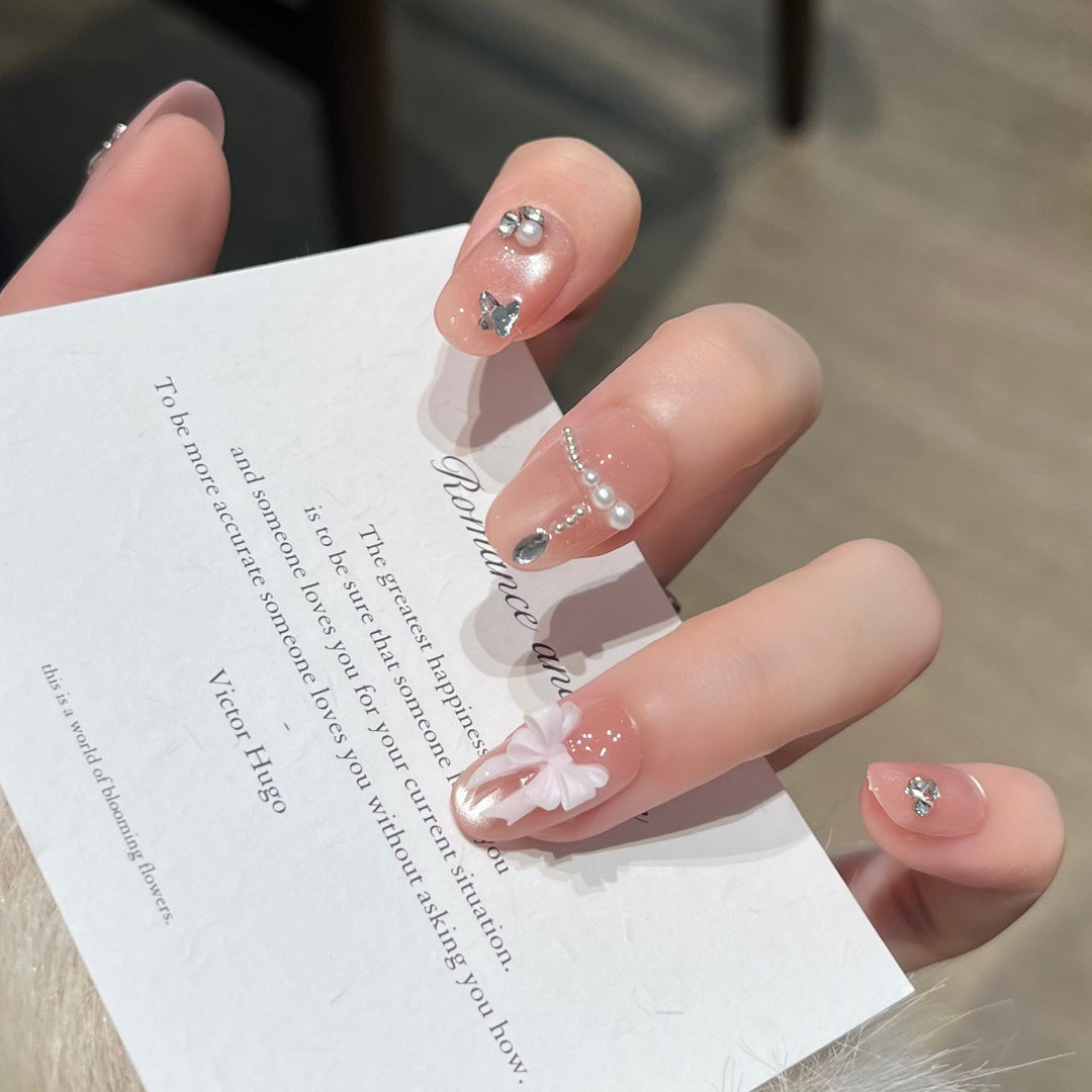 Dekorative Rhinestone Nagelkunst Verlängerungen Karnz