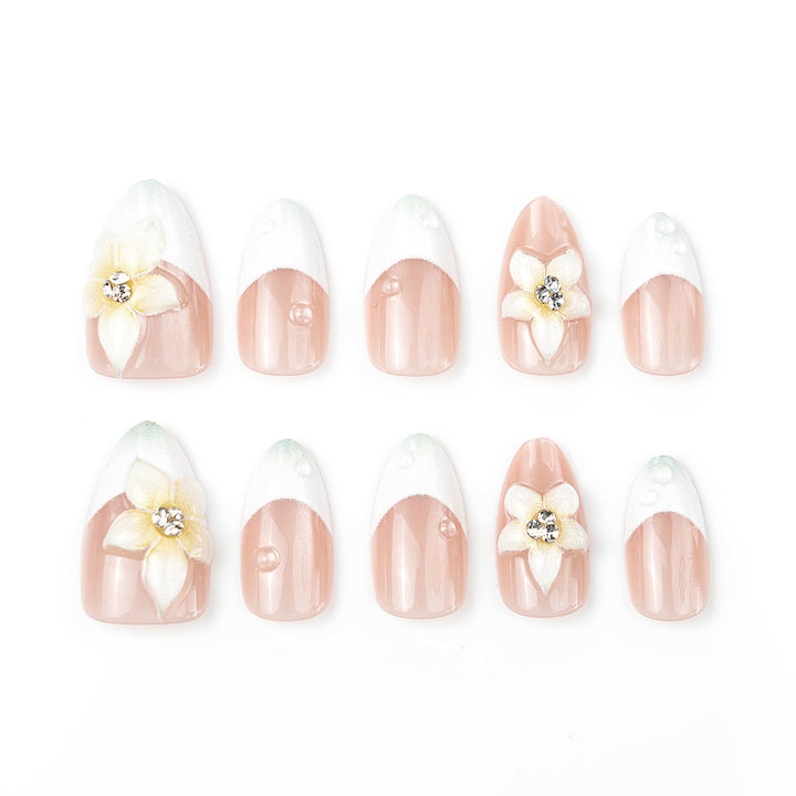 Premium dekorative Press-On-Nagelset mit floralen Akzenten Karnz