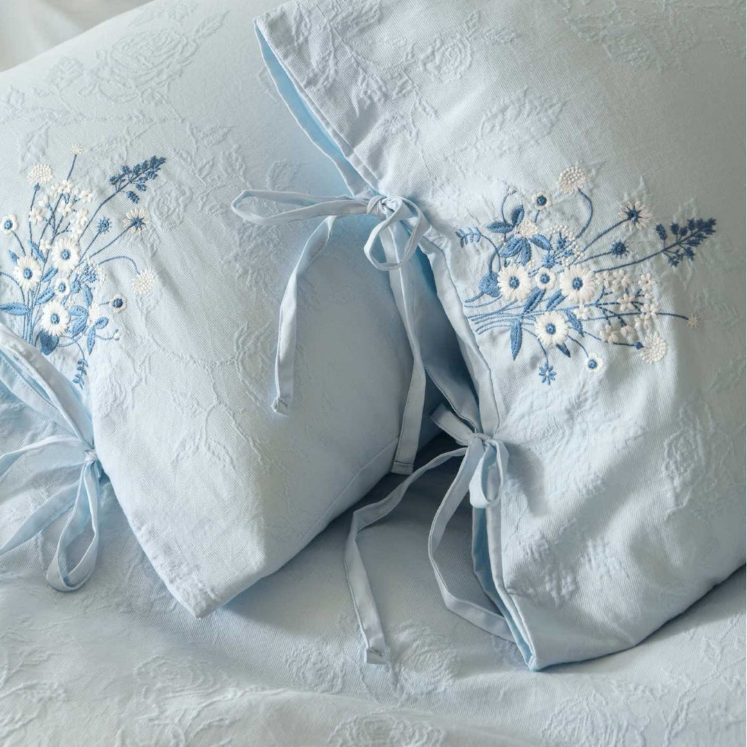 Besticktes Baumwoll-Leinen-Bettbezug-Set mit Bindeschlüssen und blauen floralen Motiven
