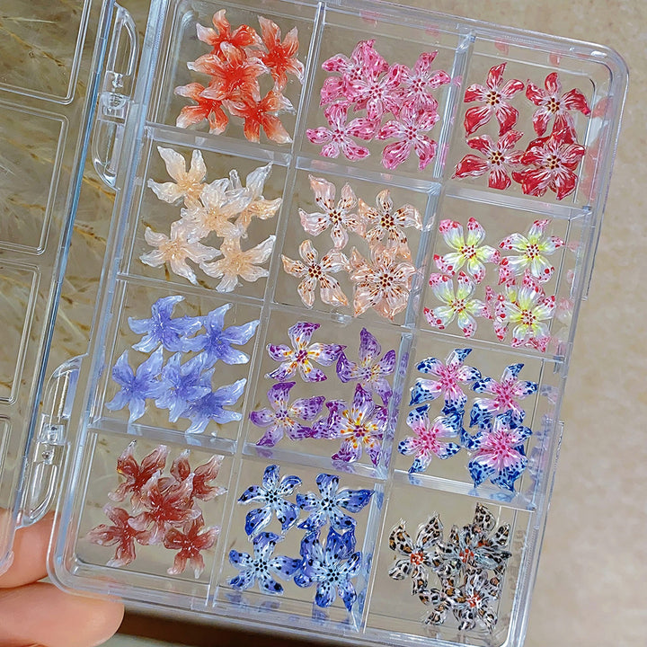 Bunte florale Nagelkunst Dekorationen
