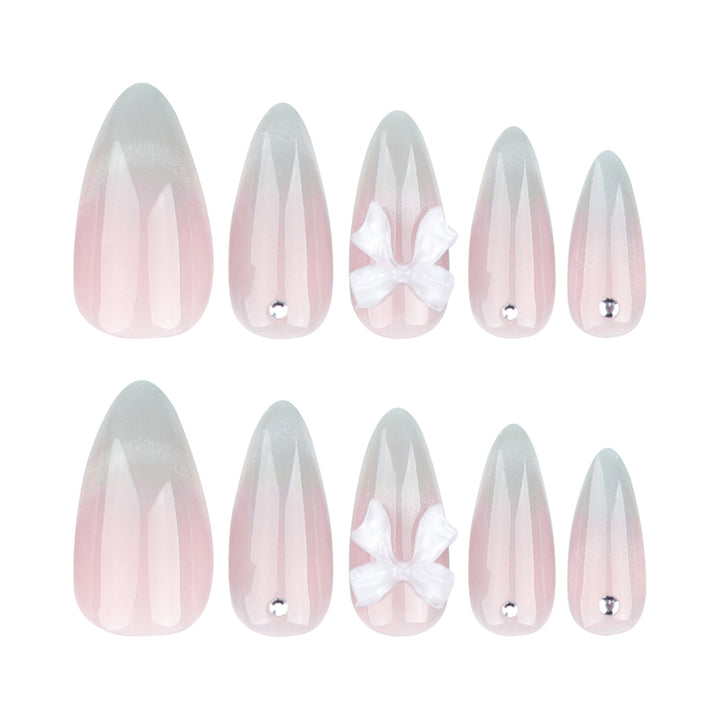 Elegante Stiletto-Nägel mit Glitzer- und Schleifenakzenten Karnz