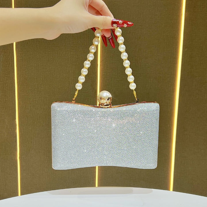 strass-verzierte Abendtasche