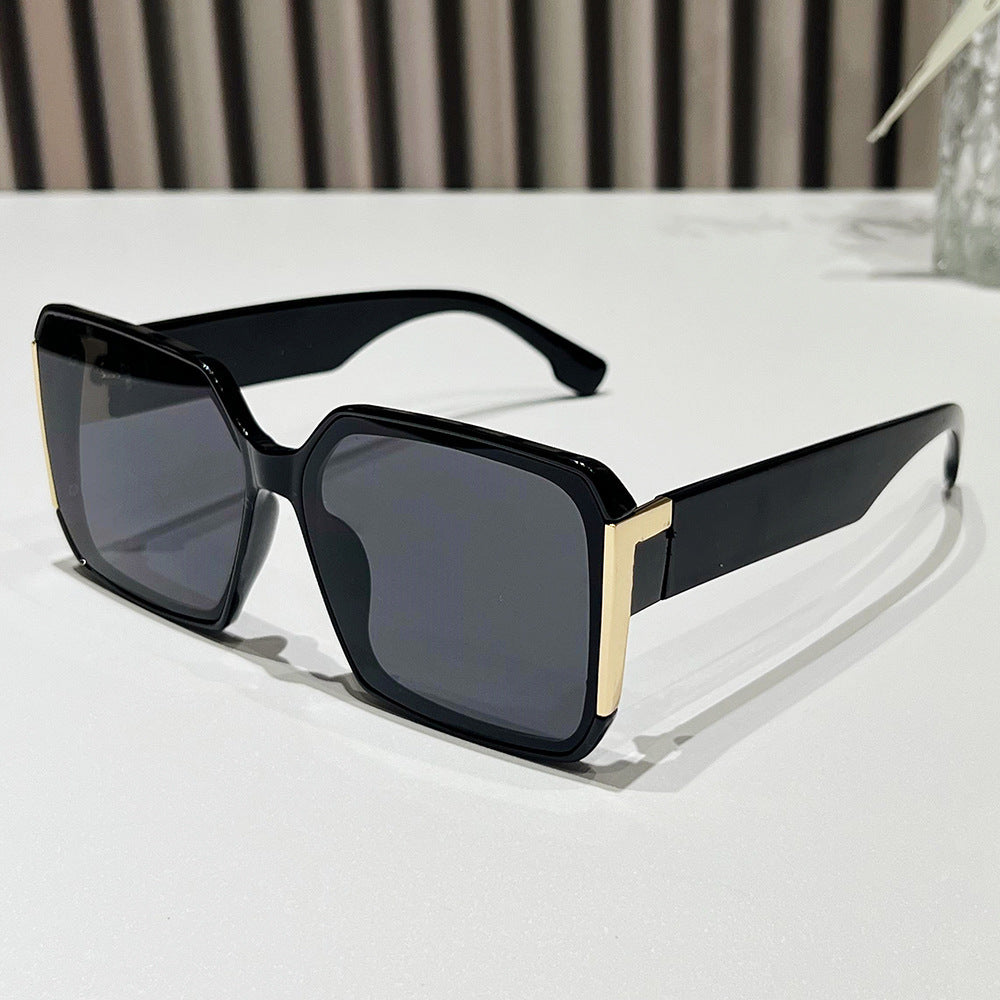 Damen modische Sonnenbrille mit eleganten Akzenten Karnz