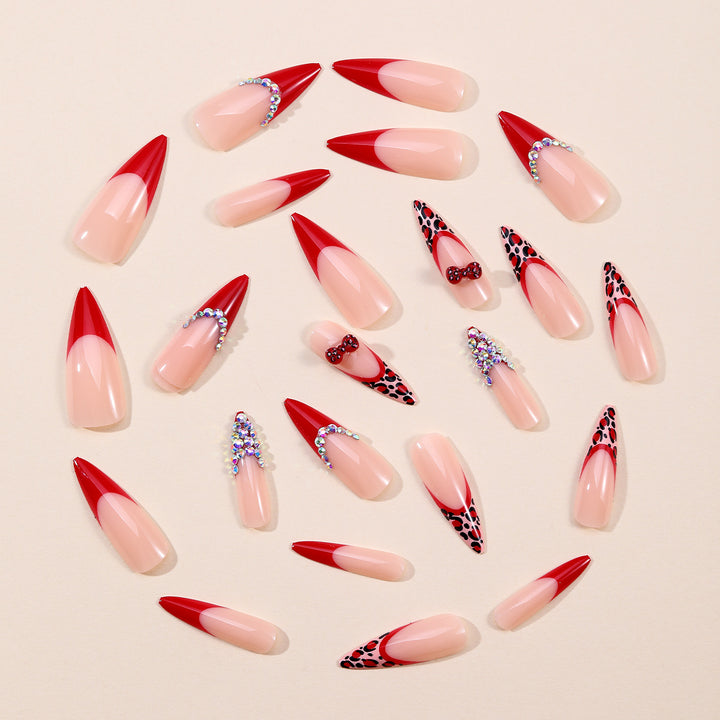Dekorative Tierdruck Stiletto Nagelverlängerungen Karnz