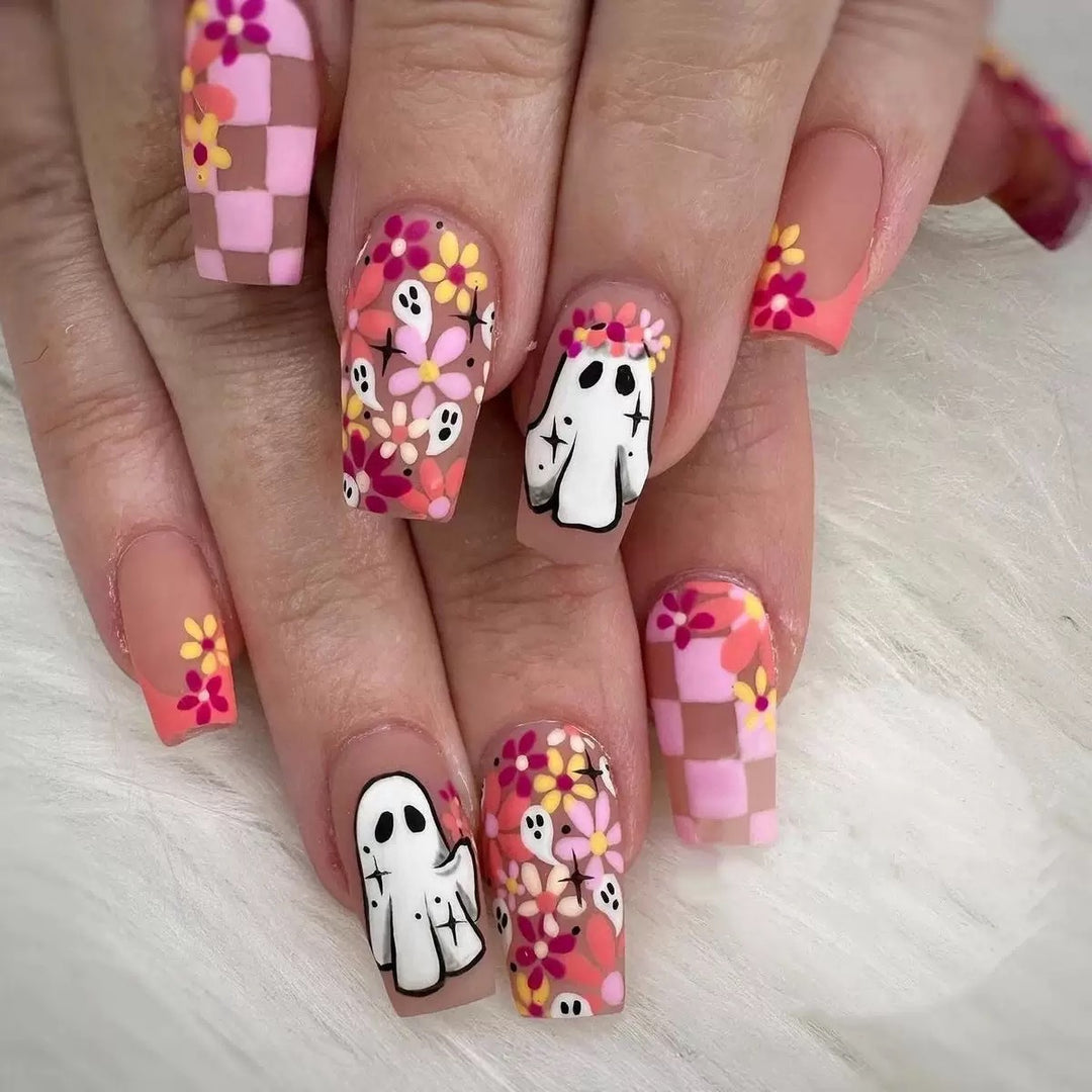 Kunstnagelset mit verspielten 3D-Motiven und blühenden Designs Karnz