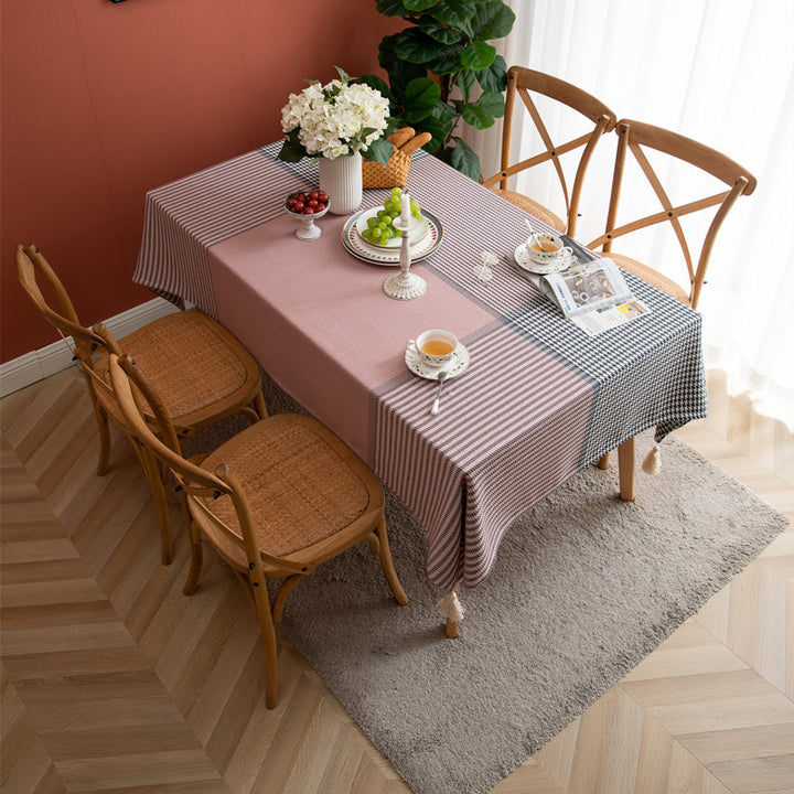 Elegante gestreifte Tischdecke