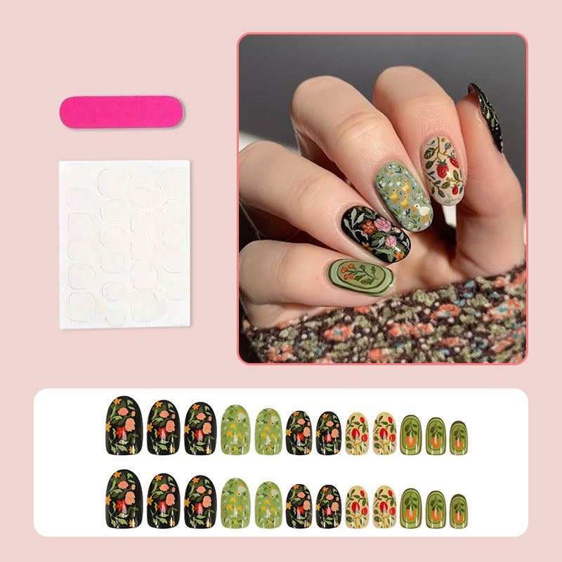 Kunstnagelset mit floralen Motiven und Glitzerakzenten Karnz