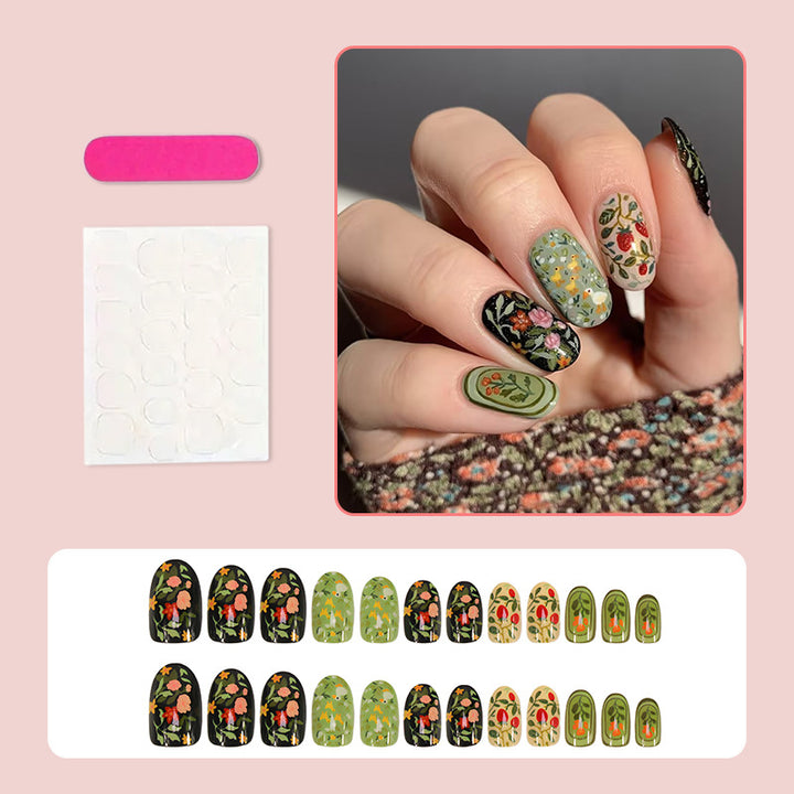 Kunstnagelset mit floralen Motiven und Glitzerakzenten Karnz