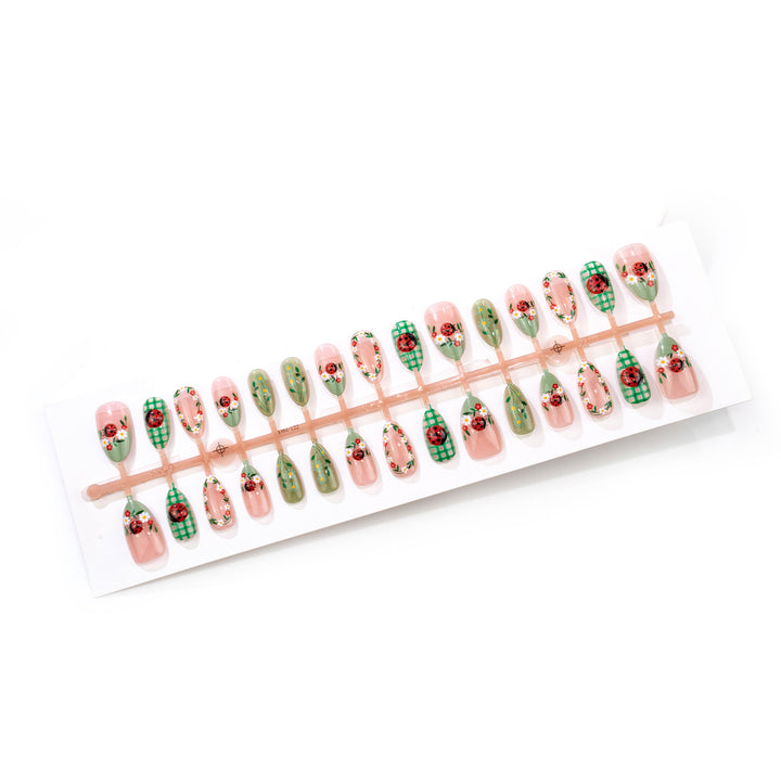Künstlerisches Press-On Nagelkunst-Set mit floralem Marienkäfer-Design Karnz