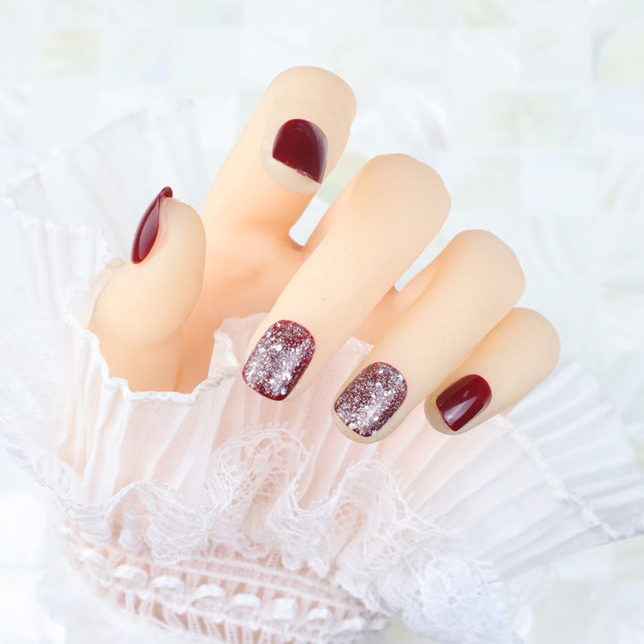 Glänzendes Press-On Nagelset mit Glitzerakzenten Karnz