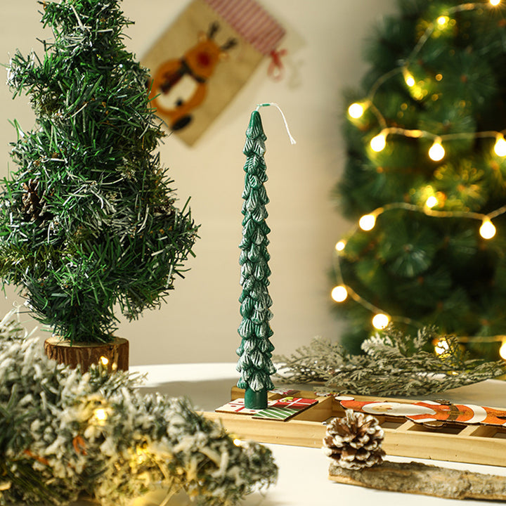 Handgefertigte skulptierte Weihnachtsbaum-Spitzkerze